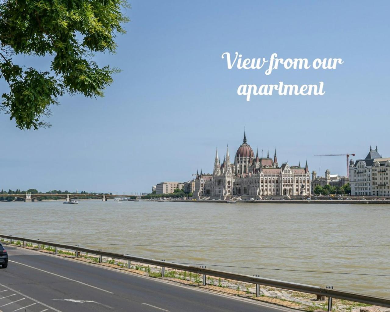 Danube Waterfront View At Chain Bridge Budapest Exteriör bild